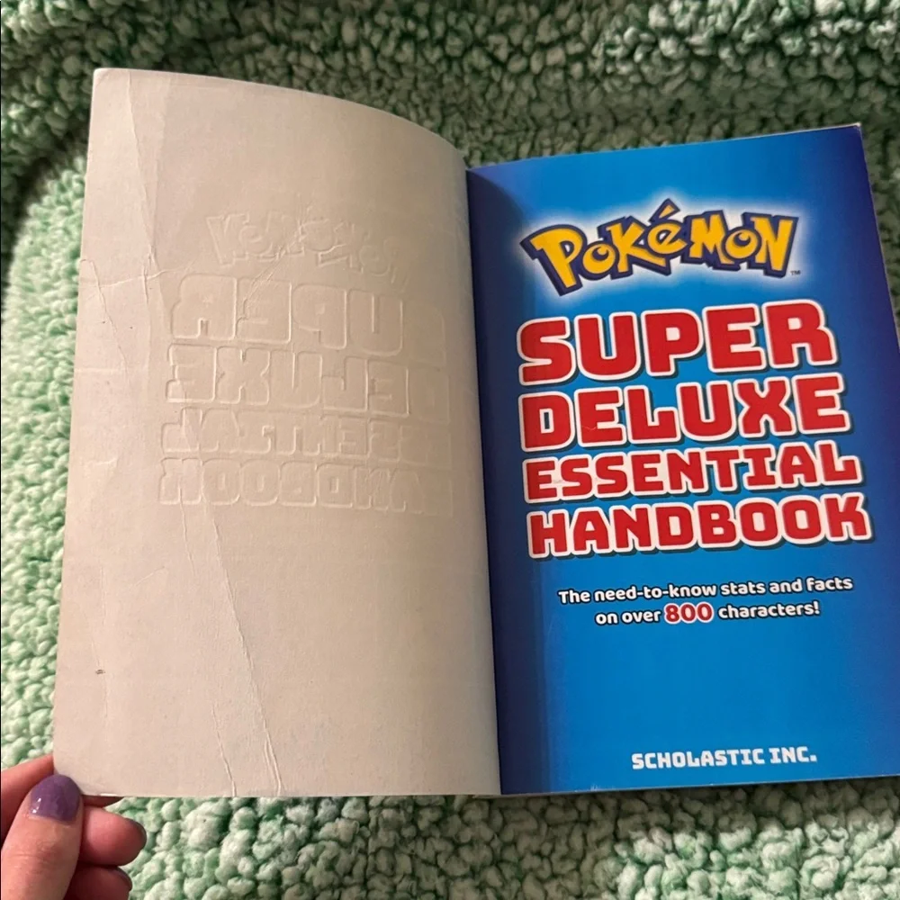 Scholastic Pokémon Super Deluxe Guide - Blue and Gold